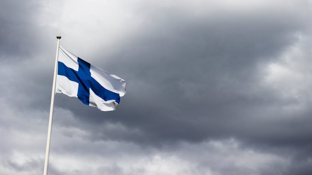 Finnland Flagge Wind Finnische Sprichwörter zu Liebe, Weisheiten und Zitate