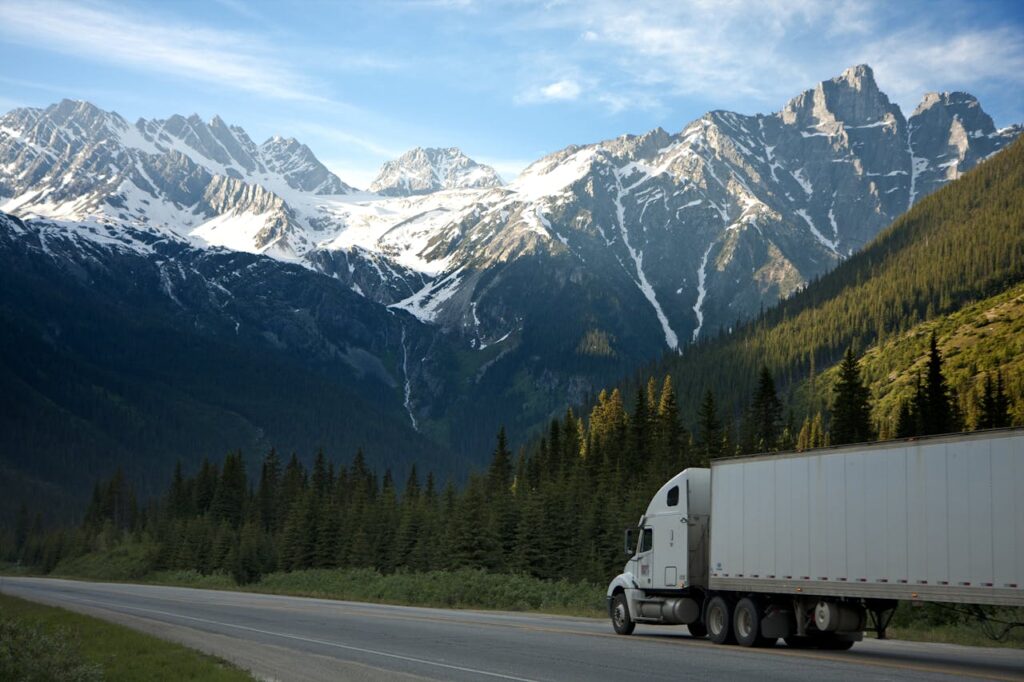 LKW Berge Landschaft Straße Ist LKW-Fahrer in Zukunft noch ein gefragter Job